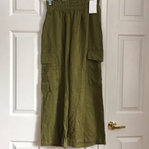 NWT Cargo Pants in Olive